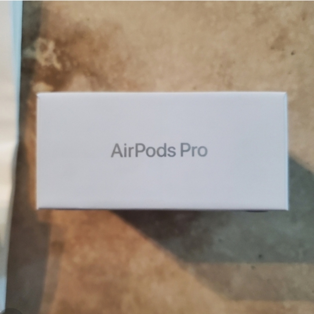 Airpods Pro 3 Wireless Active Noise Cancelation. - Picture 3 of 3